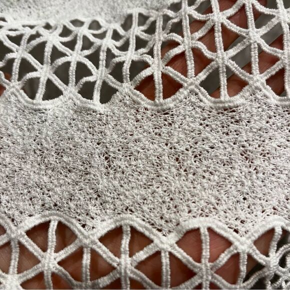 Gorgeous white lace sleeveless midi dress - Picture 6 of 13